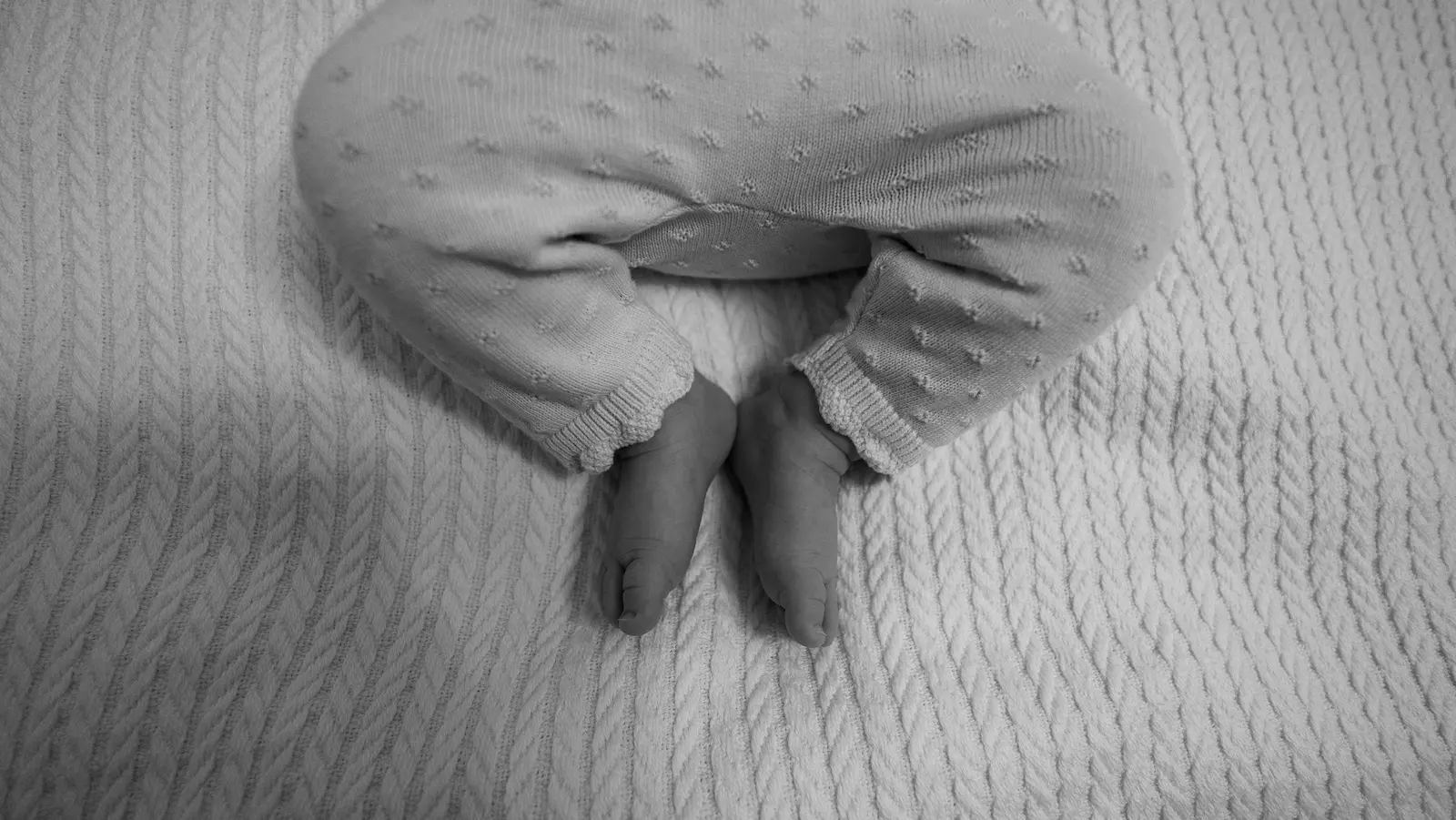 Baby-Portrait mit sanften Farben und echten Emotionen