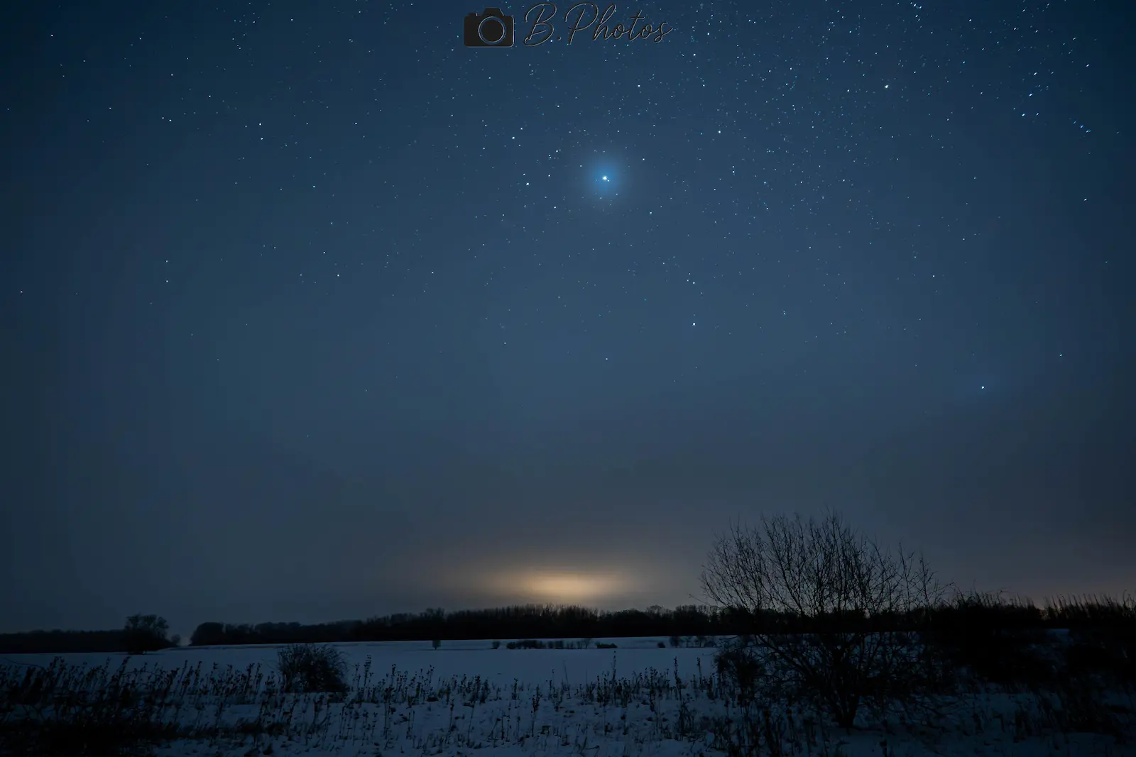 Kreatives Nachtportrait mit kontrastreicher Stimmung